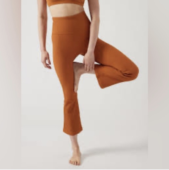 ATHLETA ELATION RIB CROP FLARE ATHLETIC PANT large - Picture 1 of 4